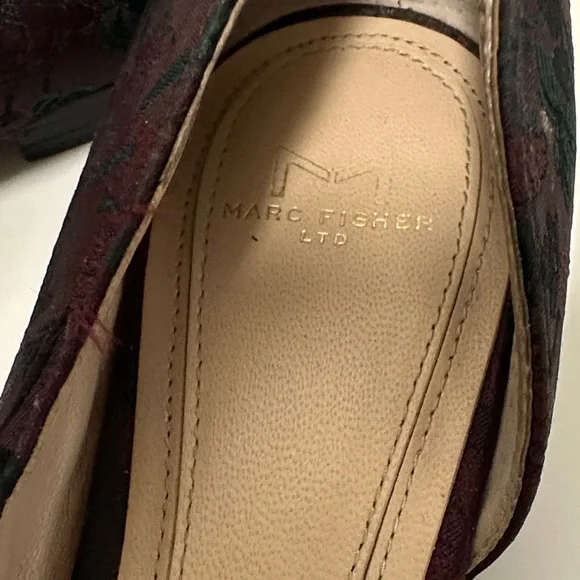 Marc Fisher Black and Burgundy Flats Pre-Owned Size : 8 - Picture 8 of 8